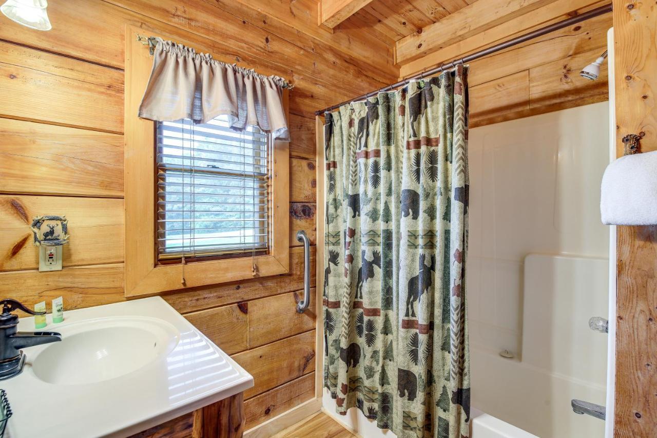 Sevierville Cabin With Wraparound Deck And Lake Access Exterior photo