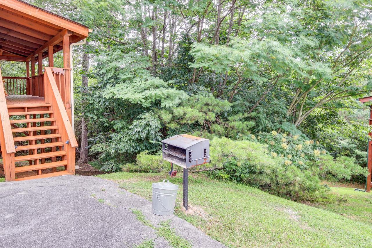 Sevierville Cabin With Wraparound Deck And Lake Access Exterior photo